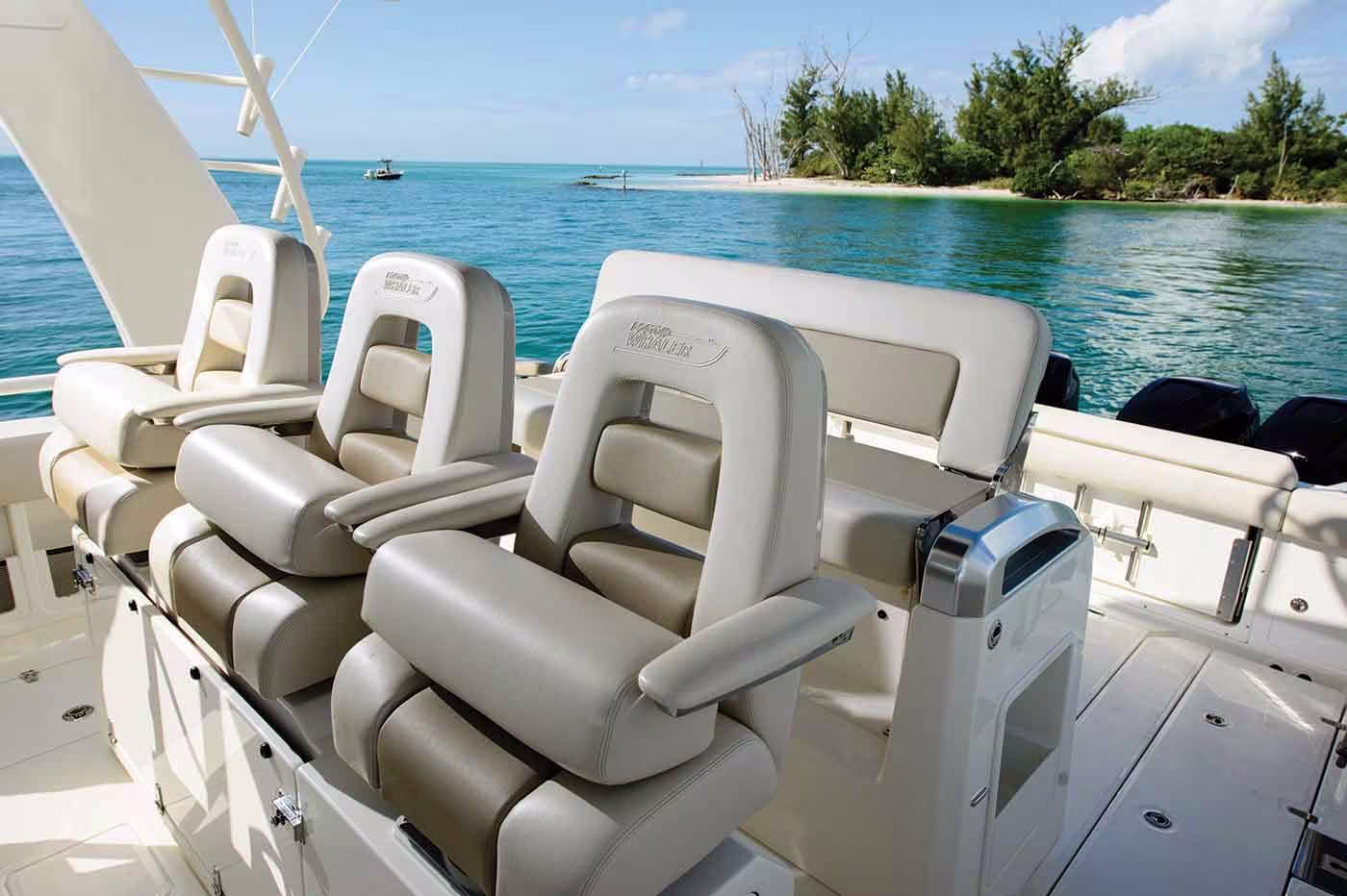 LOUEZ L’EXCELLENCE AVEC LE BOSTON 420 OUTRAGE